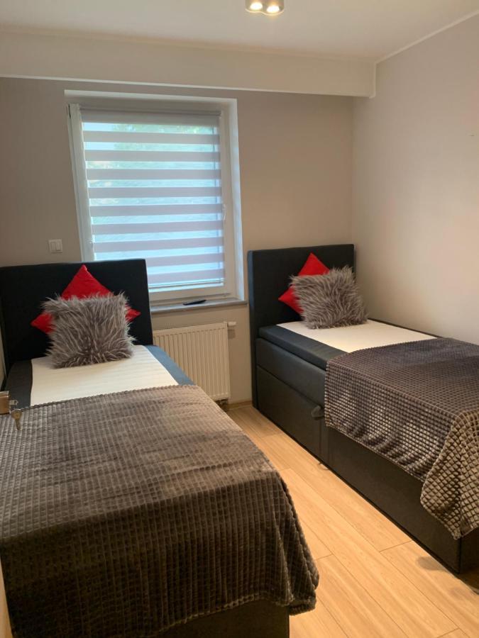 Apartament One Ogrodek I Parking ゴジュフ・ヴィエルコポルスキ エクステリア 写真