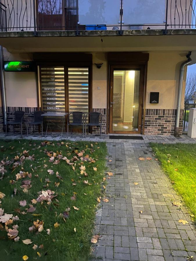 Apartament One Ogrodek I Parking ゴジュフ・ヴィエルコポルスキ エクステリア 写真