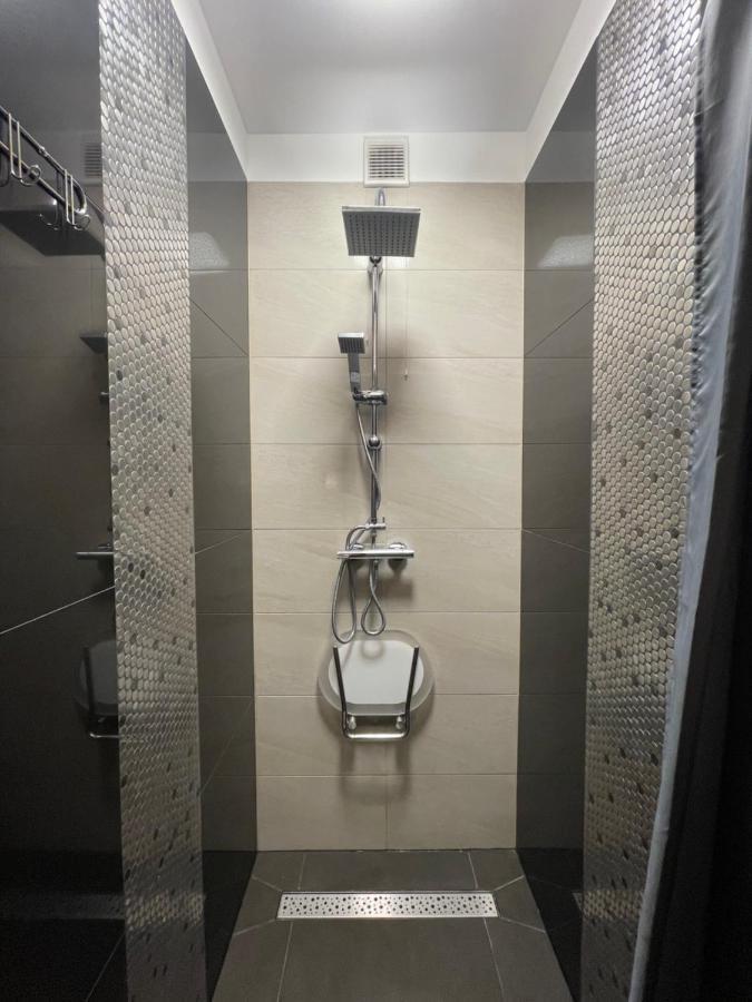Apartament One Ogrodek I Parking ゴジュフ・ヴィエルコポルスキ エクステリア 写真